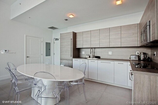 Building Photo - 400 Sunny Isles Blvd