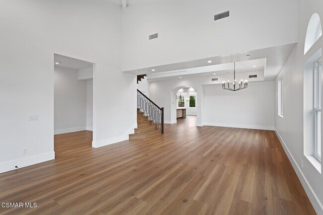 Foto del edificio - 295 Toyon Ct