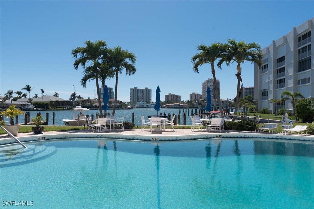 Foto principal - 400 Park Shore Dr