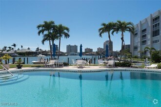 Building Photo - 400 Park Shore Dr