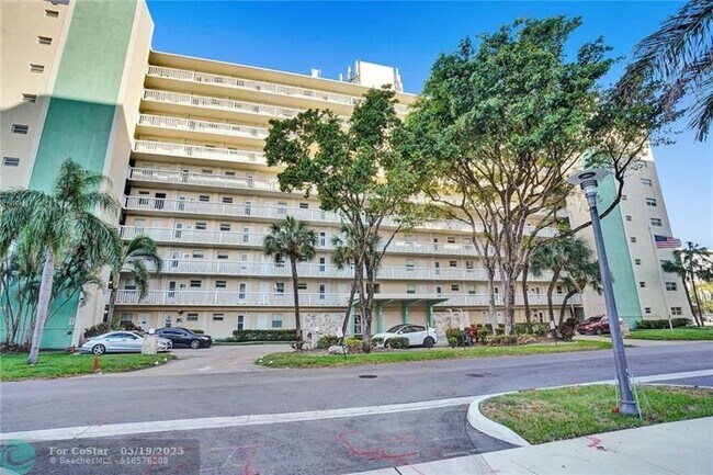 Foto del edificio - 2555 NE 11th St