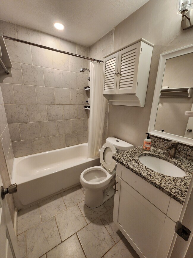 Foto del edificio - 2724 Mapleton Ave