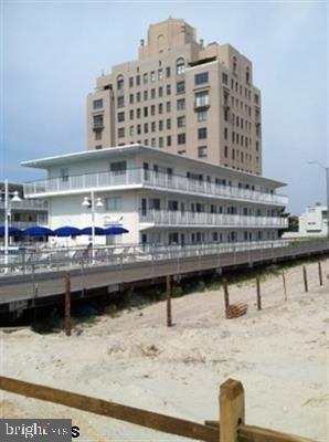 Building Photo - 111 S Dudley Ave