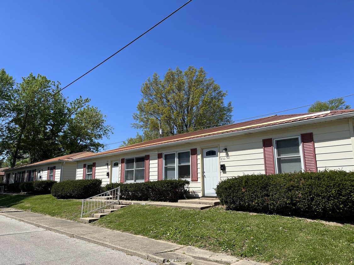 Primary Photo - 826 N Washington St
