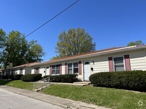 Building Photo - 826 N Washington St