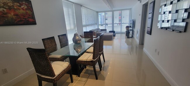 Foto del edificio - 3200 Collins Ave