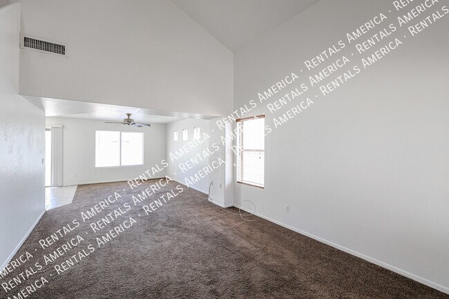 Building Photo - Nice Avondale Family home on corner lot  w...