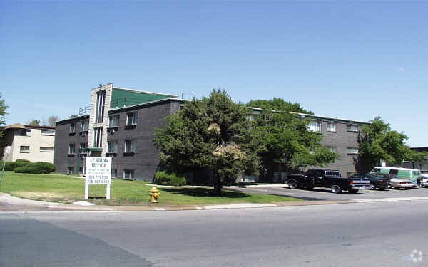 Building Photo - 5601 W Green Meadows Pl