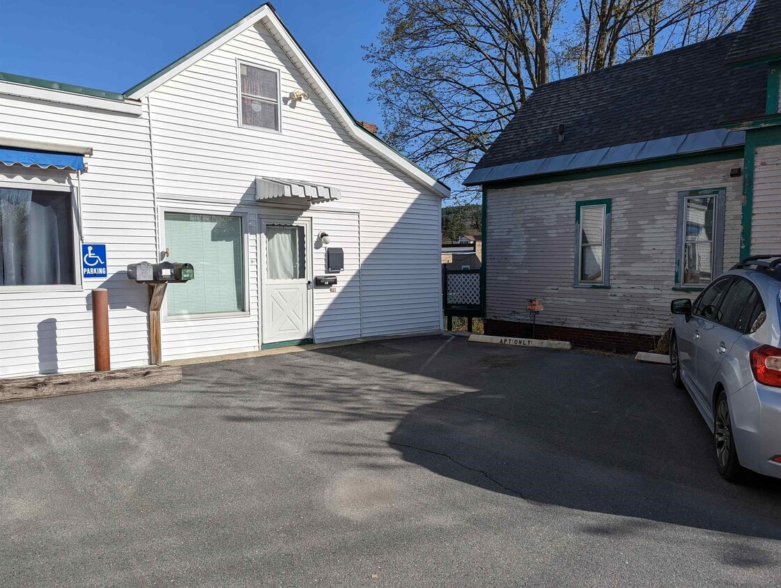 38 Franklin St Unit A, Claremont, NH 03743 Room for Rent in Claremont, NH