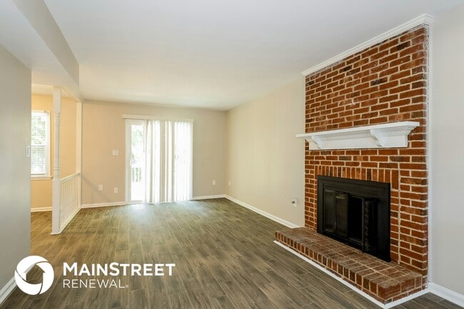 Foto del edificio - 7739 Elm Tree Ln