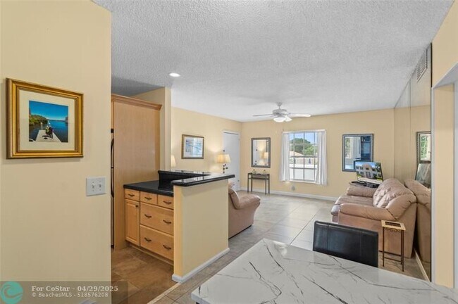 Foto del edificio - 2180 NE 67th St