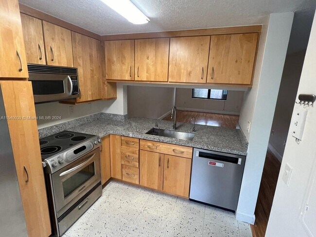 Building Photo - 252 City View Dr