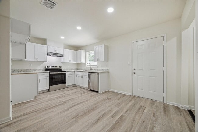 Building Photo - 3105 Babin Dr