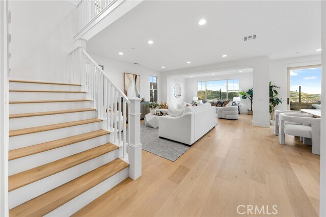 Building Photo - 206 Collino