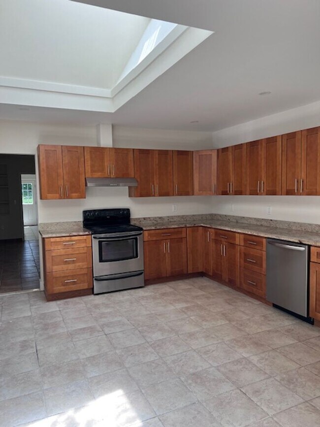 Foto del edificio - Large 4 bedroom, 2 1/2 bath home for rent in Ravena, NY on Rt 9W