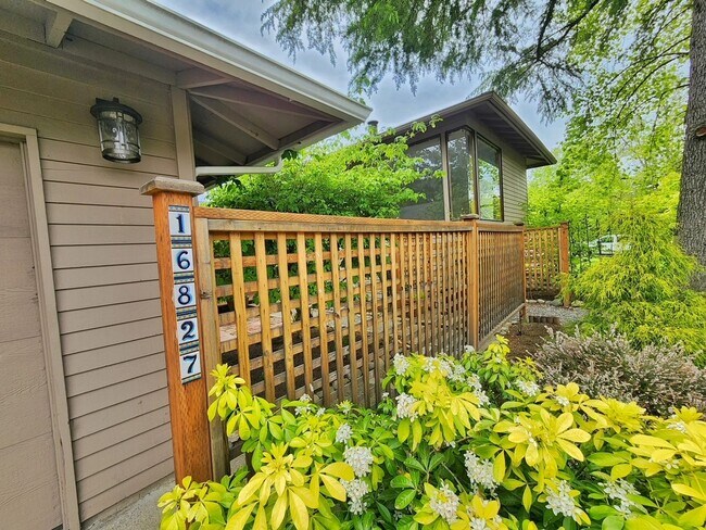 Foto del edificio - Beautiful 4 Bed 1.75 Bath Home Near Microsoft