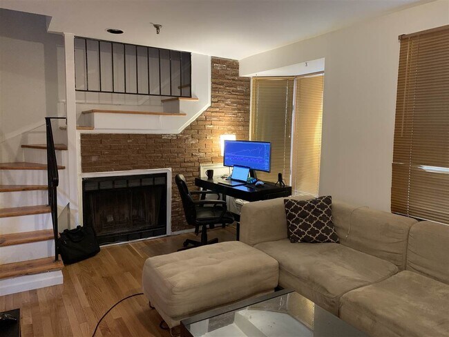 Building Photo - 64 2nd St