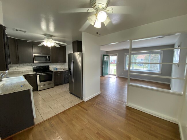 Building Photo - Updated Three Bedroom Sandston Home, Avail...