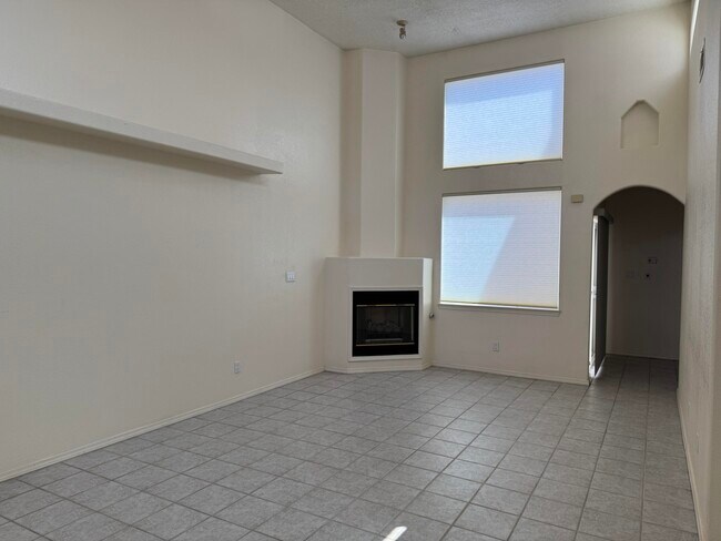 Foto del edificio - 9704 Lagrima De Oro Rd NE