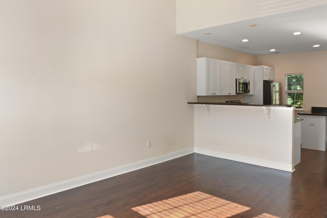 Building Photo - 165 Bella Way