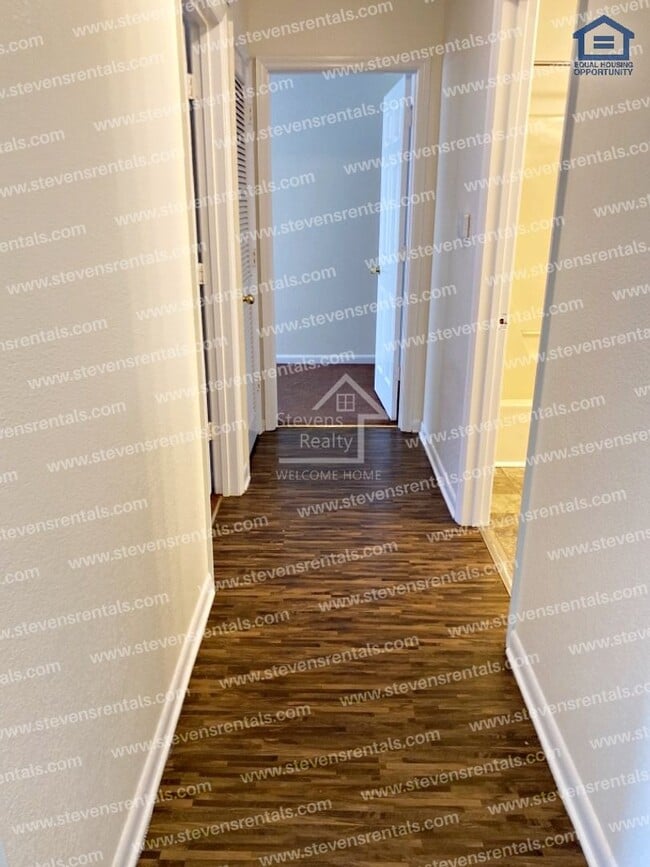 Building Photo - 430 Oriole Dr