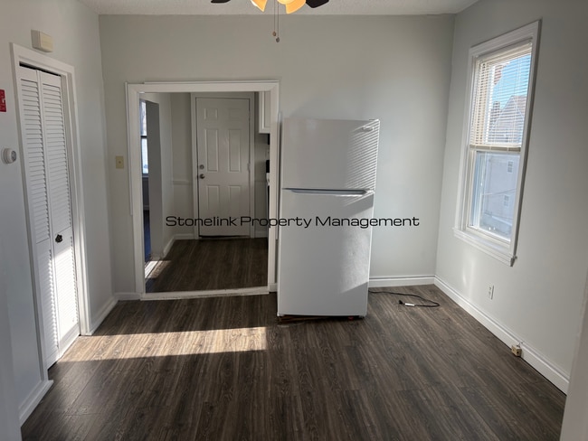 Building Photo - 21 Kenyon Ave