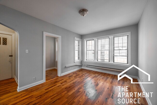 Building Photo - 4409 N Wolcott Ave