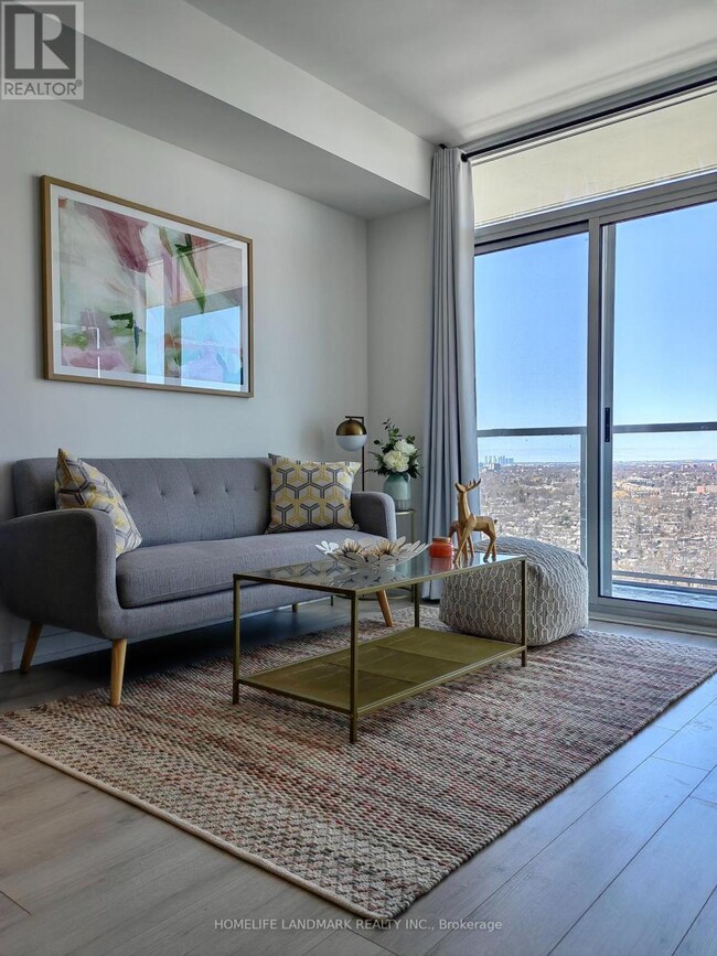 Photo du bâtiment - 33 Helendale Ave