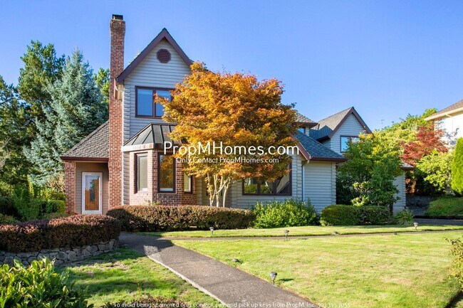 Building Photo - Classic Three Bedroom Escape in Northwest ...
