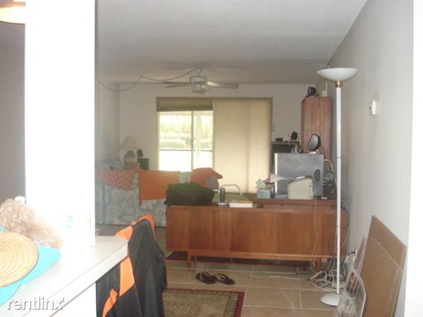 Building Photo - 5600 Beach Way Dr