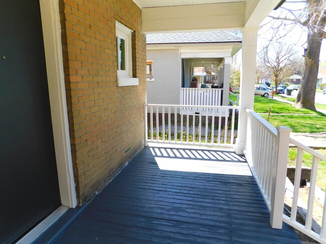 Foto del edificio - 3030-3034 Porter Ave