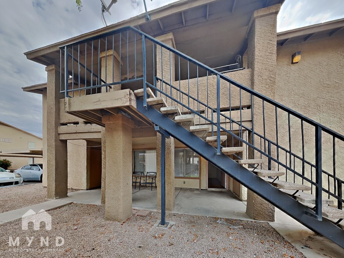 Primary Photo - 260 W 8th Ave