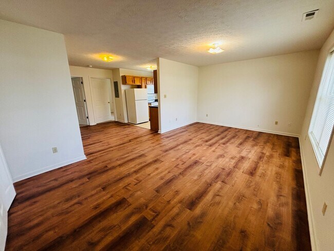 Building Photo - 205 Freestone Dr