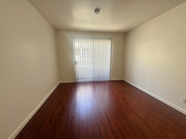 Foto del edificio - 13012 Riverside Dr