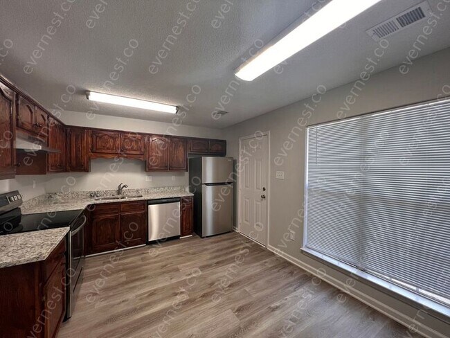 Foto del edificio - 9165 Kirkwood Ln