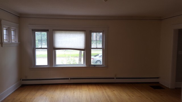 Sala de estar, foto 1 - 1909 E Kenwood Blvd