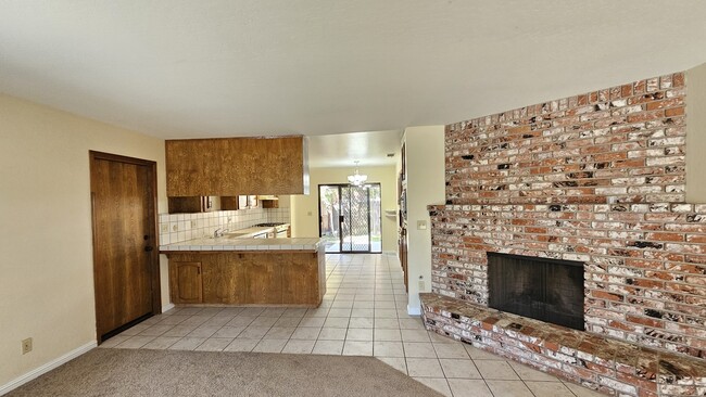 Building Photo - 3507 S Oak View Dr