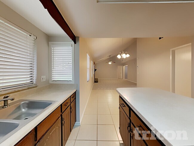 Foto del edificio - 8708 Bishopswood Dr