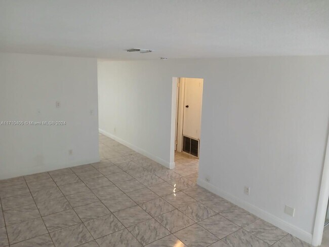 Building Photo - 7318 NW 76th Dr