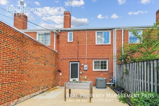 Foto del edificio - RARLEY AVAILABLE 2 LEVEL 2 BEDROOM HOME - ...
