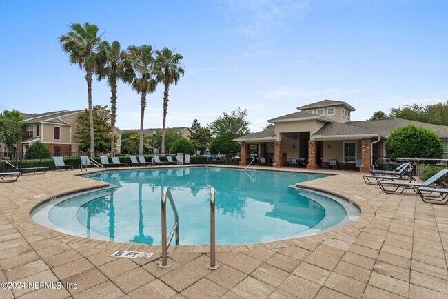 Foto del edificio - 8159 Summerside Cir