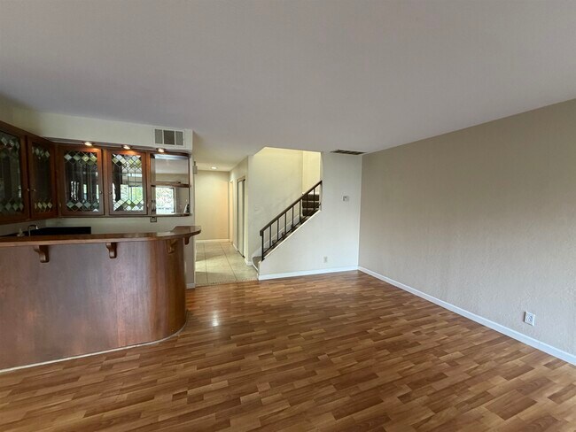 Foto del edificio - 5143 Oakdale Ct