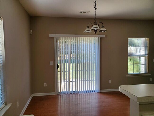 Building Photo - 504 Quinn Dr