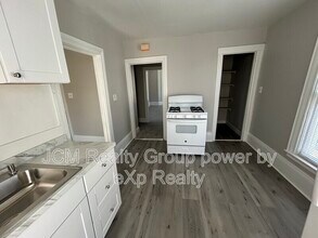 Building Photo - 829 Broadway