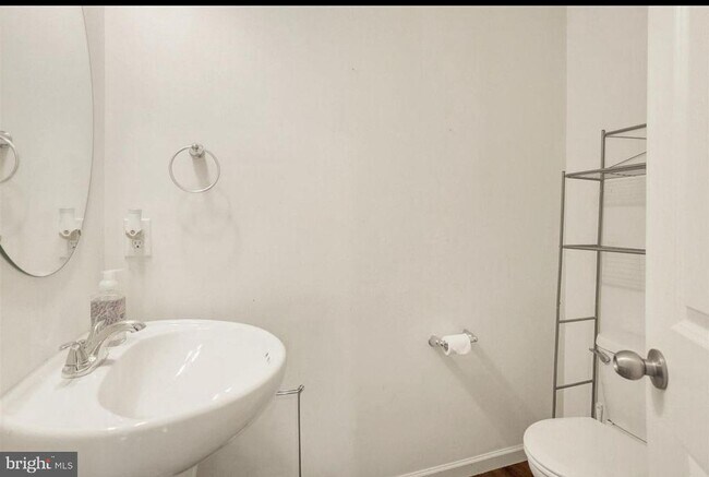 Foto del edificio - 369 Weatherstone Dr
