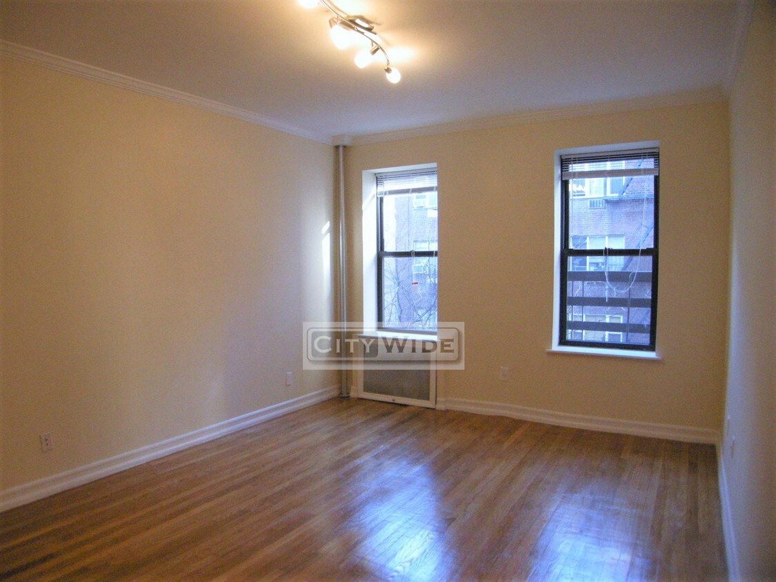 Primary Photo - 428 E 83rd St