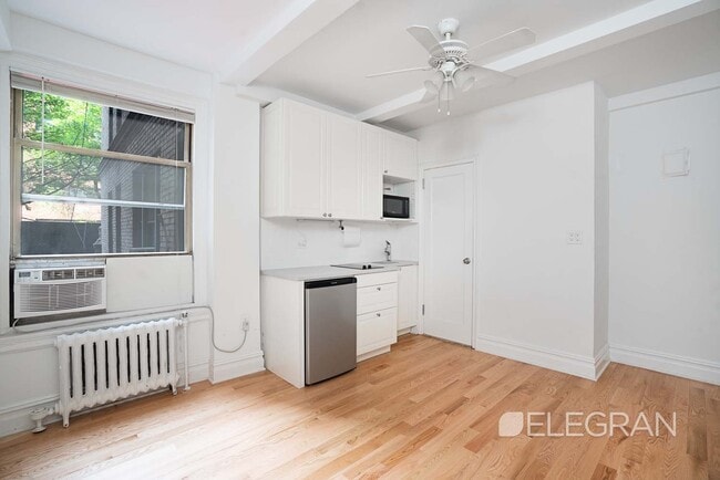 Building Photo - 325 W 45th St