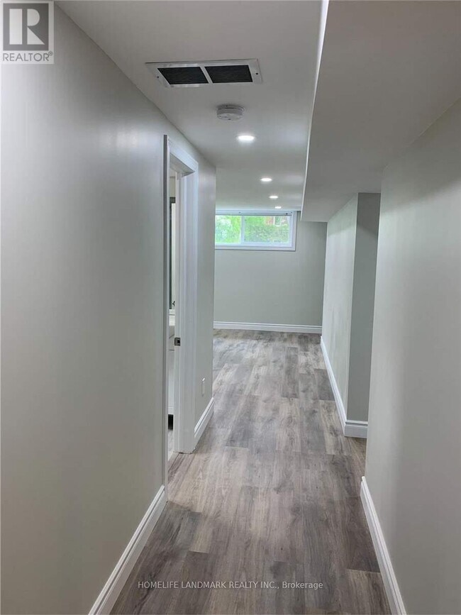 Photo du bâtiment - 70 Beacham Crescent