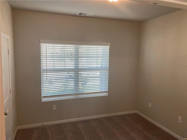 Building Photo - 214 Bent Creek Dr