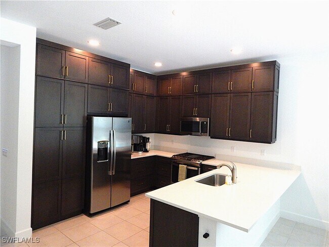 Building Photo - 11417 Jacaranda Dr